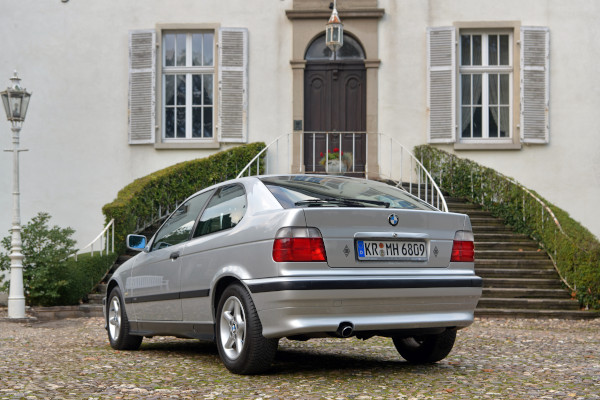 BMW E36 compact von hinten
