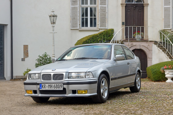 BMW E36 compact von vorne