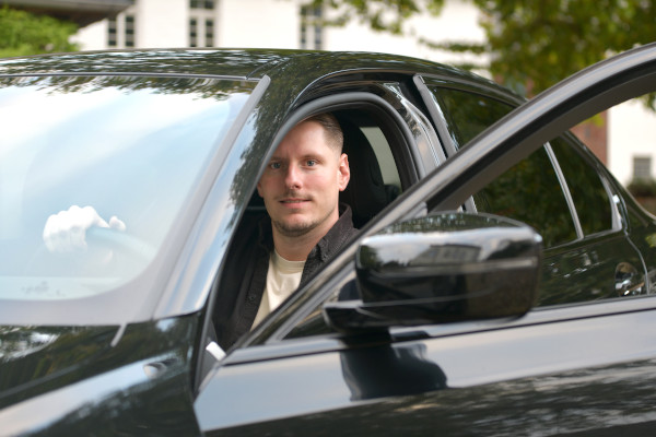 Unser Marketingleiter Tim Finke im BMW 3er