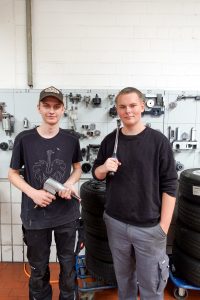 2 unserer neuen  Werkstattazubis in Krefeld