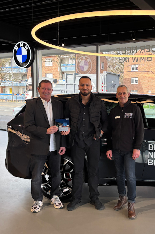 Serviceberater Mo Kamal mit Jan Klausmann und Thomas Sobik