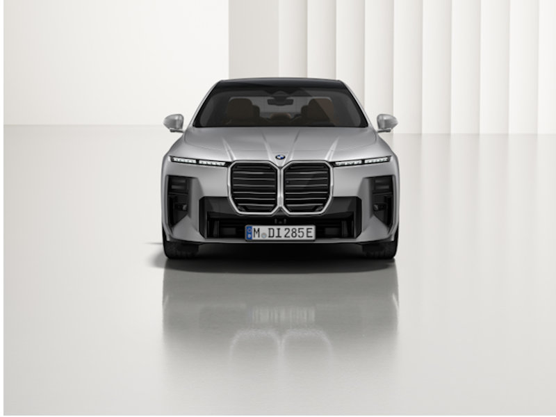 BMW i7 Front